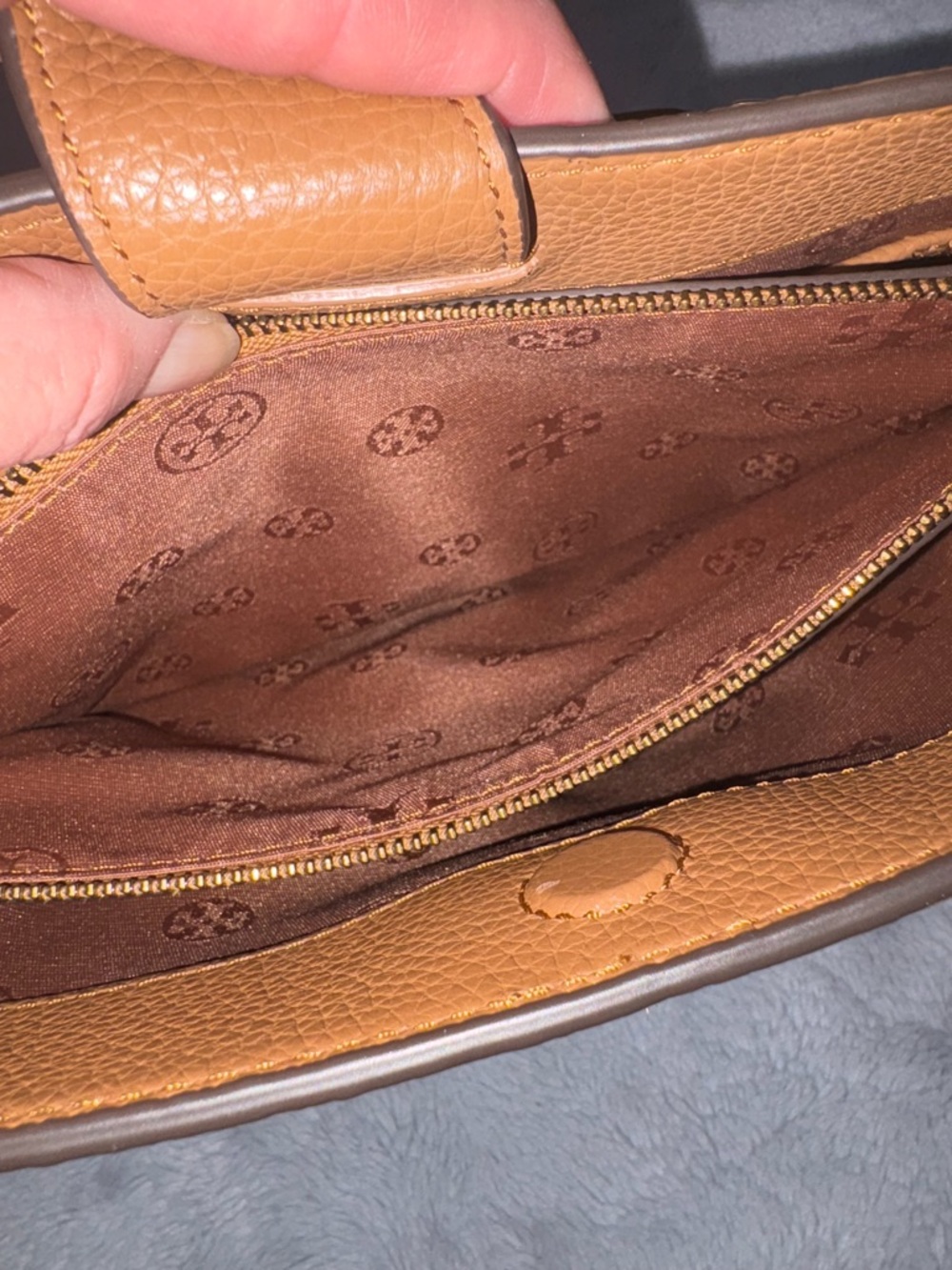 Tory Burch Brown Pebbled Leather Shoulder Bag with Gold Logo - Picture 8 of 15